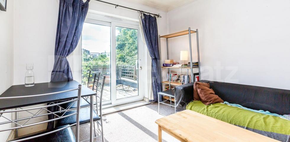 			PRIVATE ROOF TERRACE, 3 Bedroom, 1 bath, 1 reception Flat			 Upper Tollington Park N4, FINSBURY PARK / STROUD GREEN