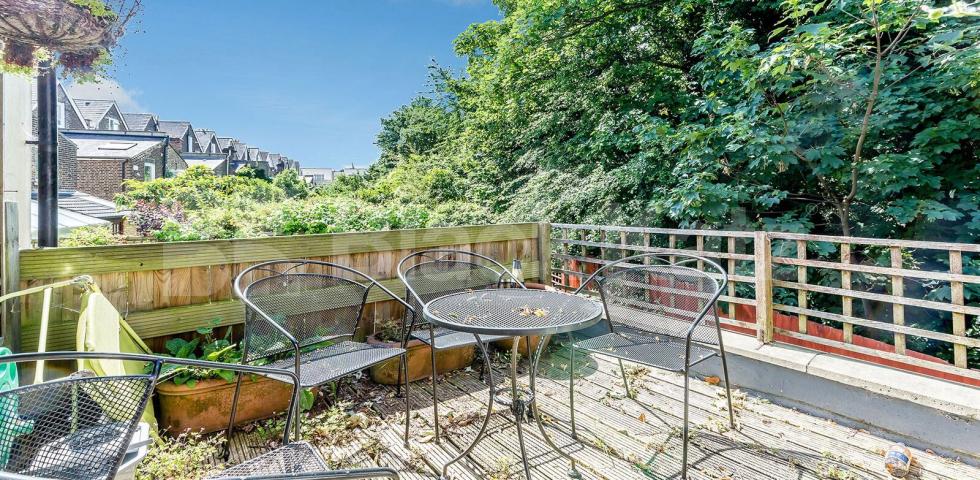 			PRIVATE ROOF TERRACE, 3 Bedroom, 1 bath, 1 reception Flat			 Upper Tollington Park N4, FINSBURY PARK / STROUD GREEN