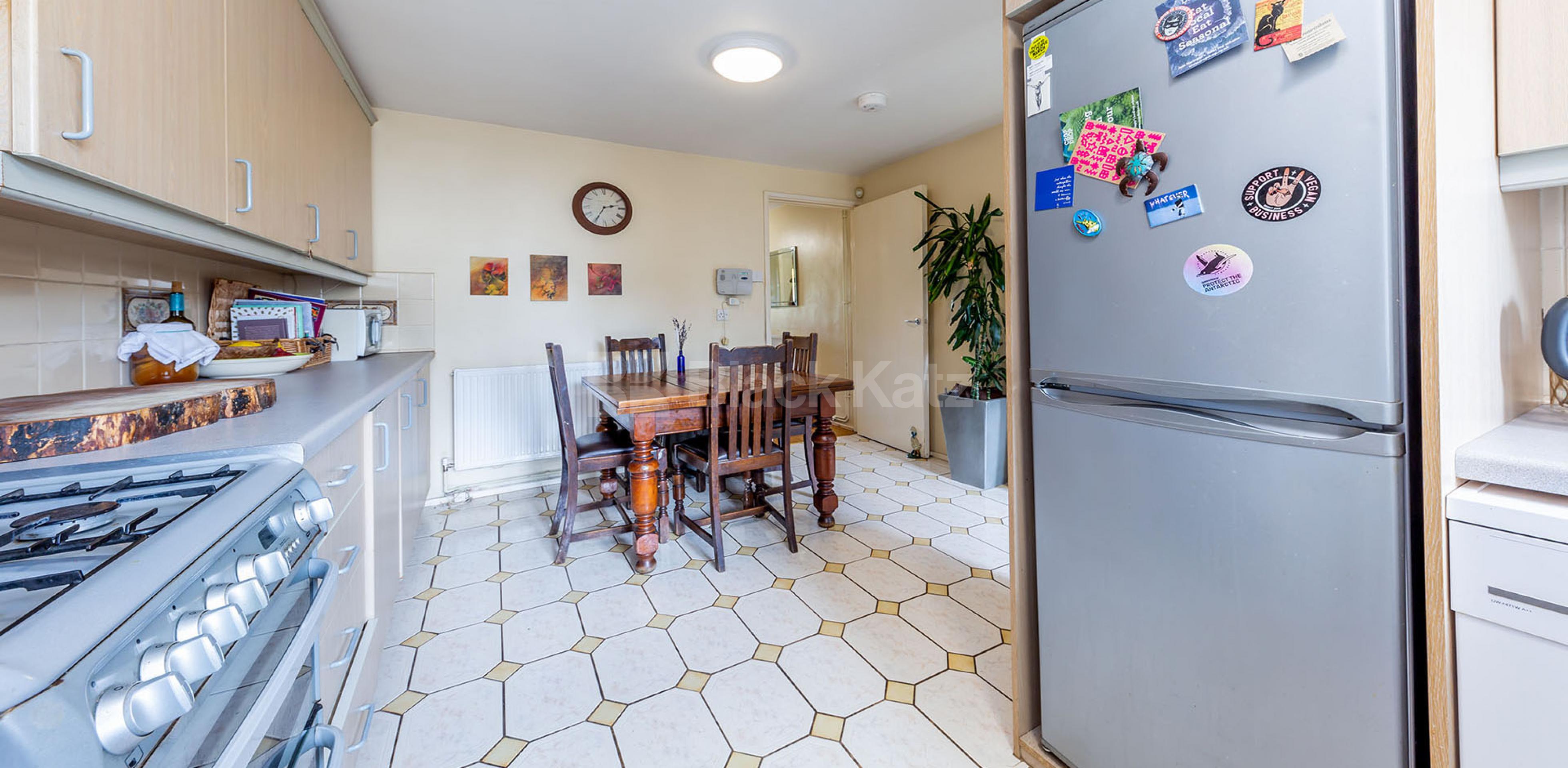 			Amazing 4 Bedroom Town House, 4 Bedroom, 1 bath, 1 reception House			 Minster Walk, Crouch End N8