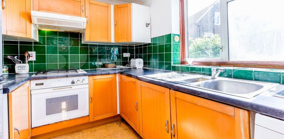 			PRIVATE ROOF TERRACE, 3 Bedroom, 1 bath, 1 reception Flat			 Upper Tollington Park N4, FINSBURY PARK / STROUD GREEN
