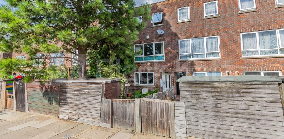 			Amazing 4 Bedroom Town House, 4 Bedroom, 1 bath, 1 reception House			 Minster Walk, Crouch End