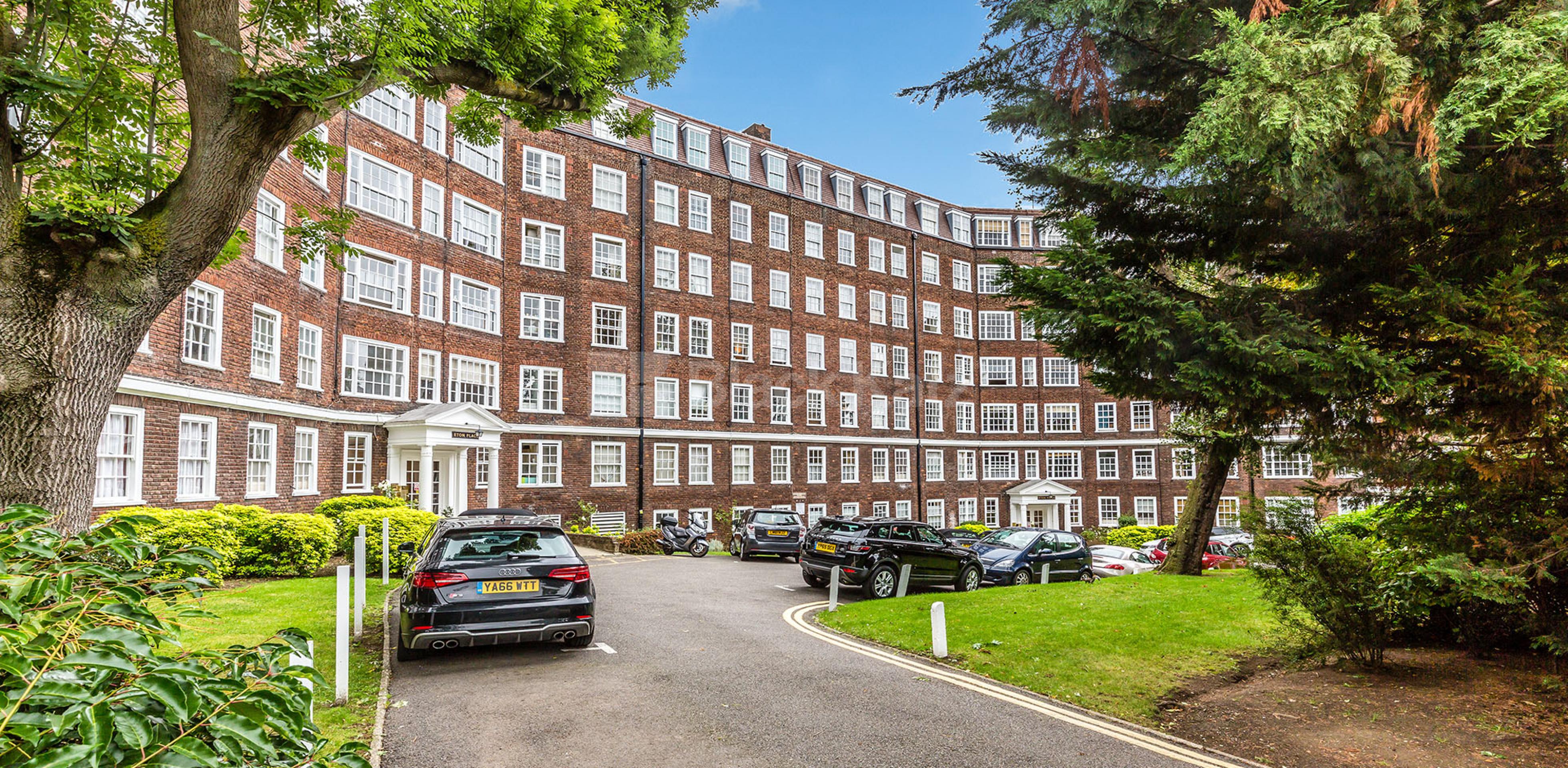 Fantastic studio within portered building minutes to Tube, Shops & Heath      Eton College Road, Hampstead - Belsize Park NW3