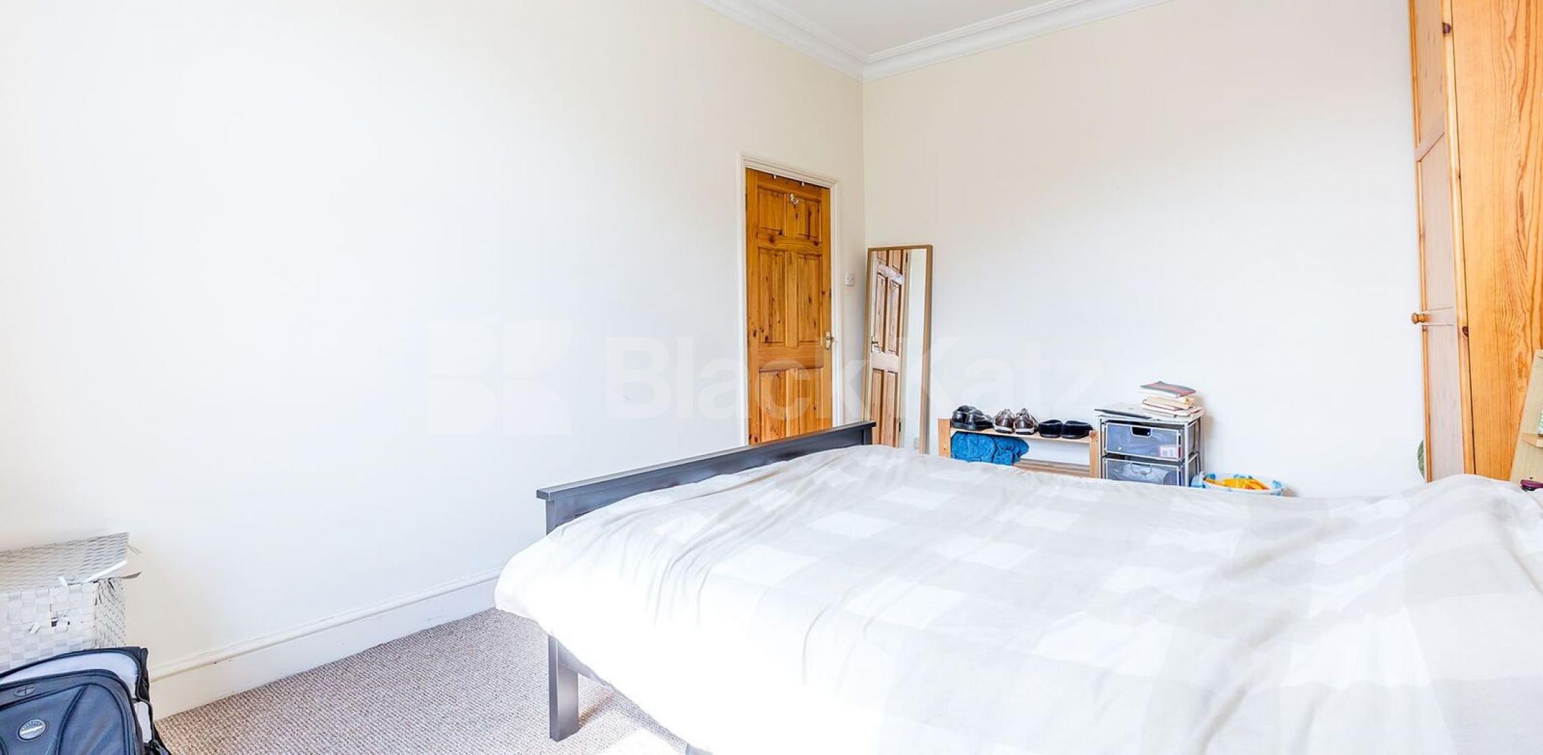 			PRIVATE ROOF TERRACE, 3 Bedroom, 1 bath, 1 reception Flat			 Upper Tollington Park N4, FINSBURY PARK / STROUD GREEN