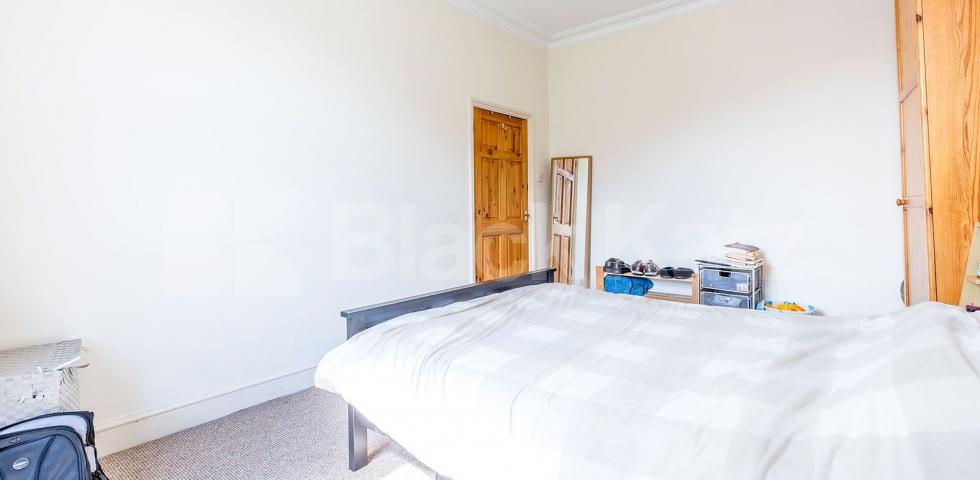 			PRIVATE ROOF TERRACE, 3 Bedroom, 1 bath, 1 reception Flat			 Upper Tollington Park N4, FINSBURY PARK / STROUD GREEN