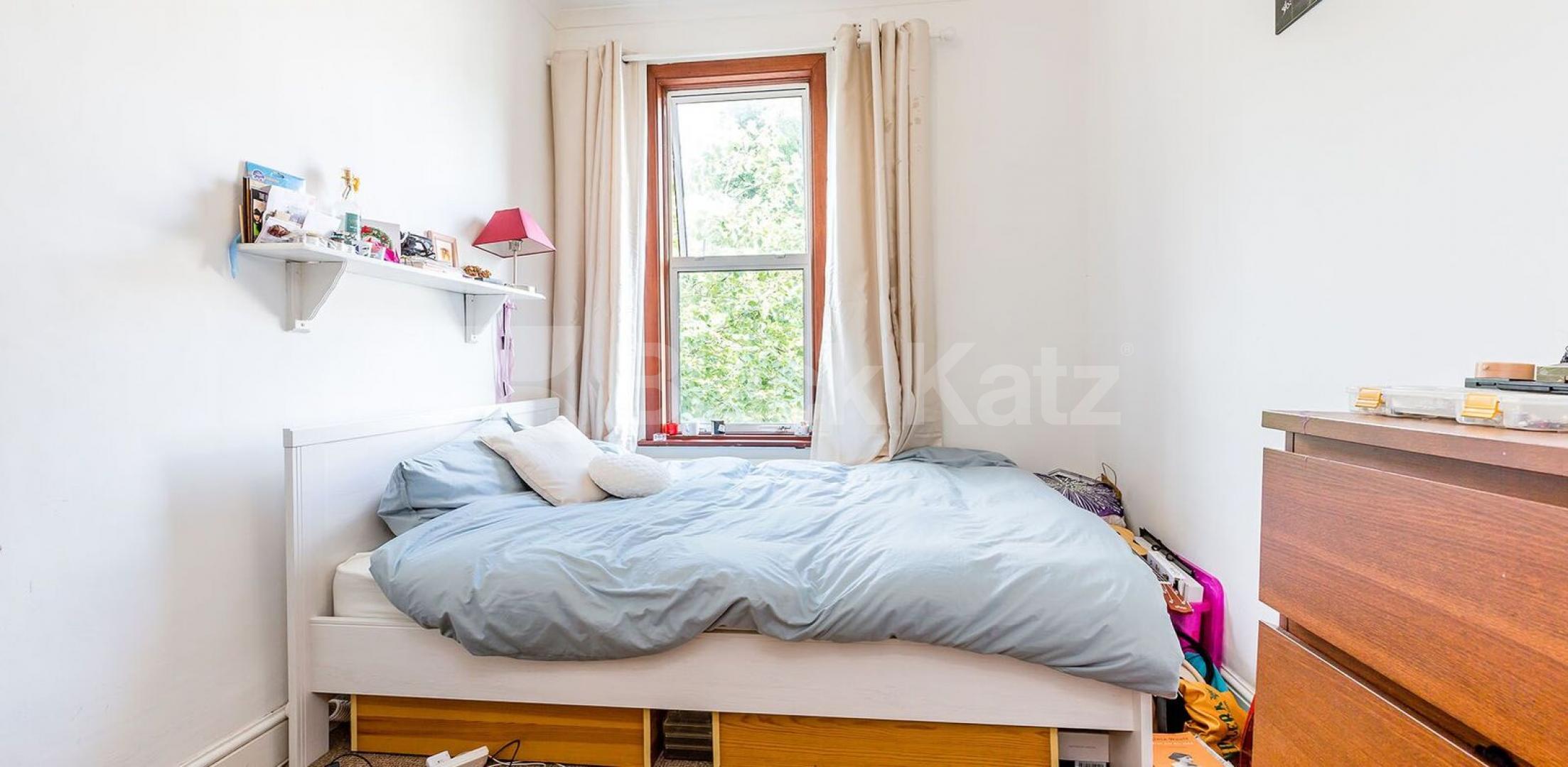 			PRIVATE ROOF TERRACE, 3 Bedroom, 1 bath, 1 reception Flat			 Upper Tollington Park N4, FINSBURY PARK / STROUD GREEN