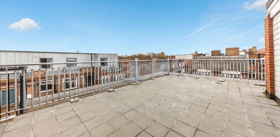 			NEWLY REFURBISHED 2 BEDROOM TWO BATHROOM, 2 Bedroom, 1 bath, 1 reception Apartment			  GROVE HOUSE-TUDOR ROAD,  HACKNEY-BETHNAL GREEN-LONDON FIELDS 