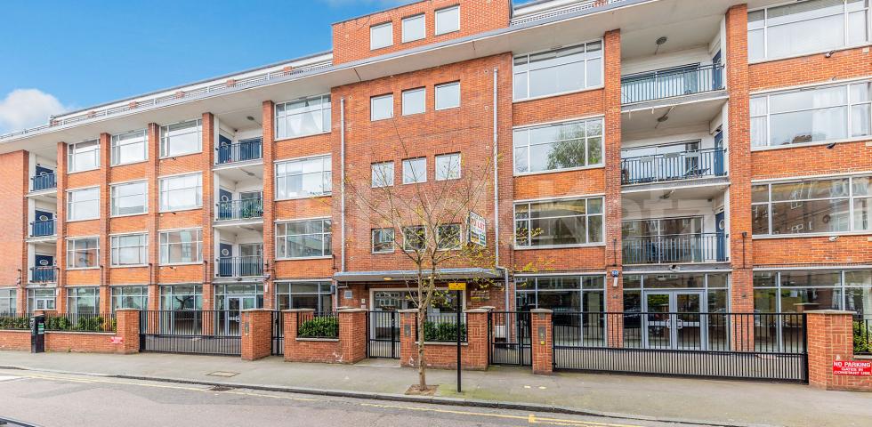 			NEWLY RENOVATED 2 BED, 2 Bedroom, 1 bath, 1 reception Apartment			 GROVE HOUSE-TUDOR ROAD, HACKNEY-BETHNAL GREEN-LONDON FIELDS