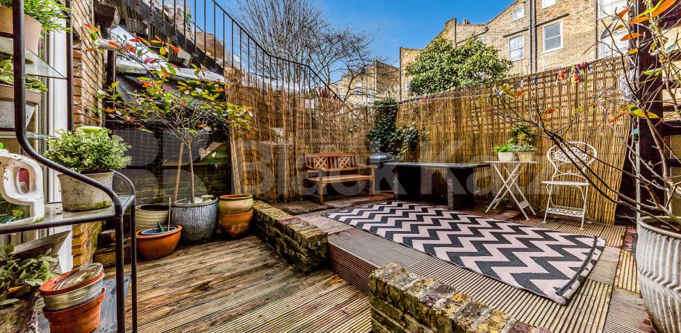 			New Instruction, 2 Bedroom, 1 bath, 1 reception Ground Floor Maisonette			 Elmore Street, ISLINGTON