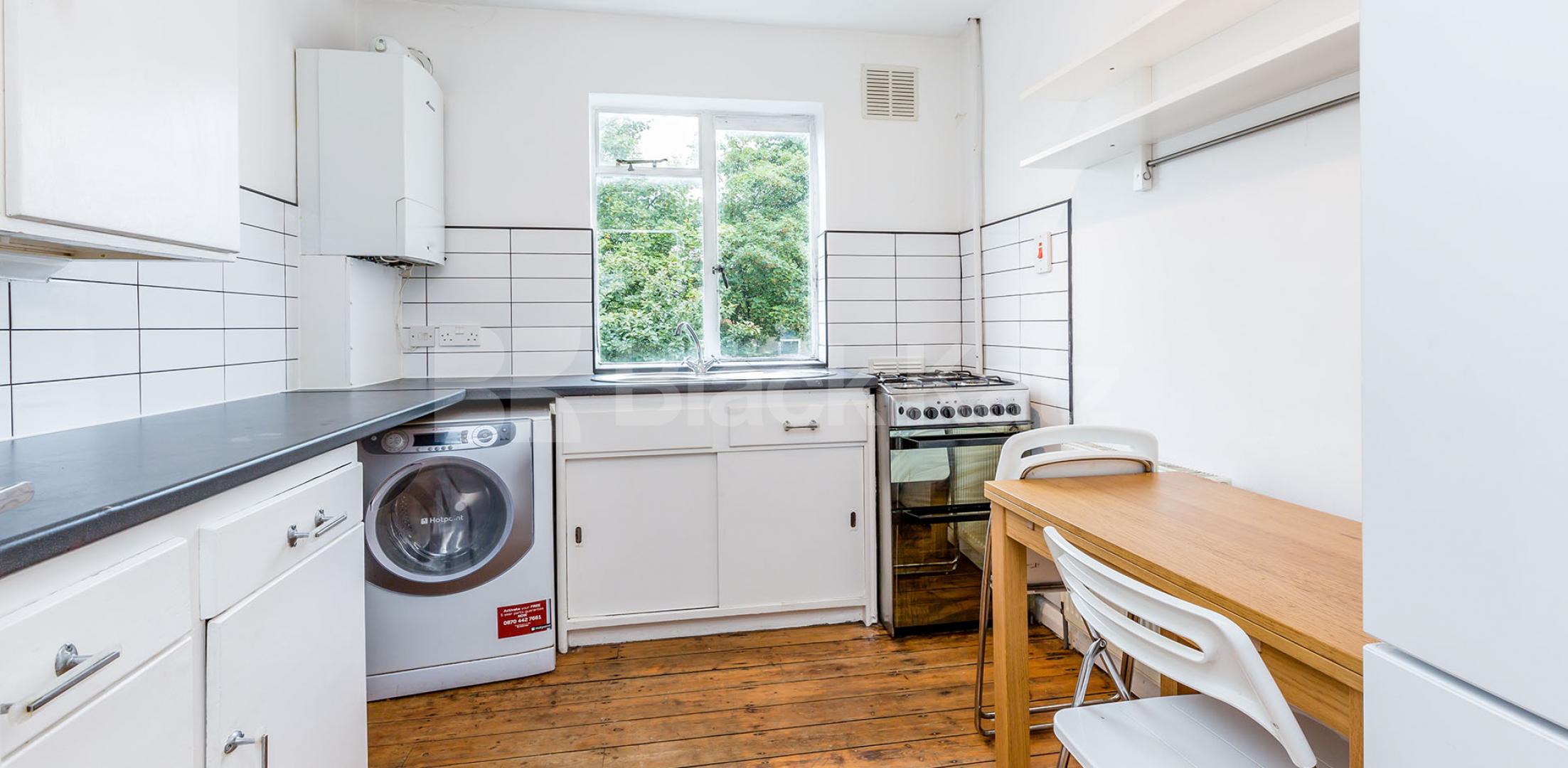 			SPACIOUS ONE BEDROOM FLAT RIGHT BY HIGHBURY FIELDS, 1 Bedroom, 1 bath, 1 reception Flat			 Highbury Grove, HIGHBURY-HIGHBUR FIELDS
