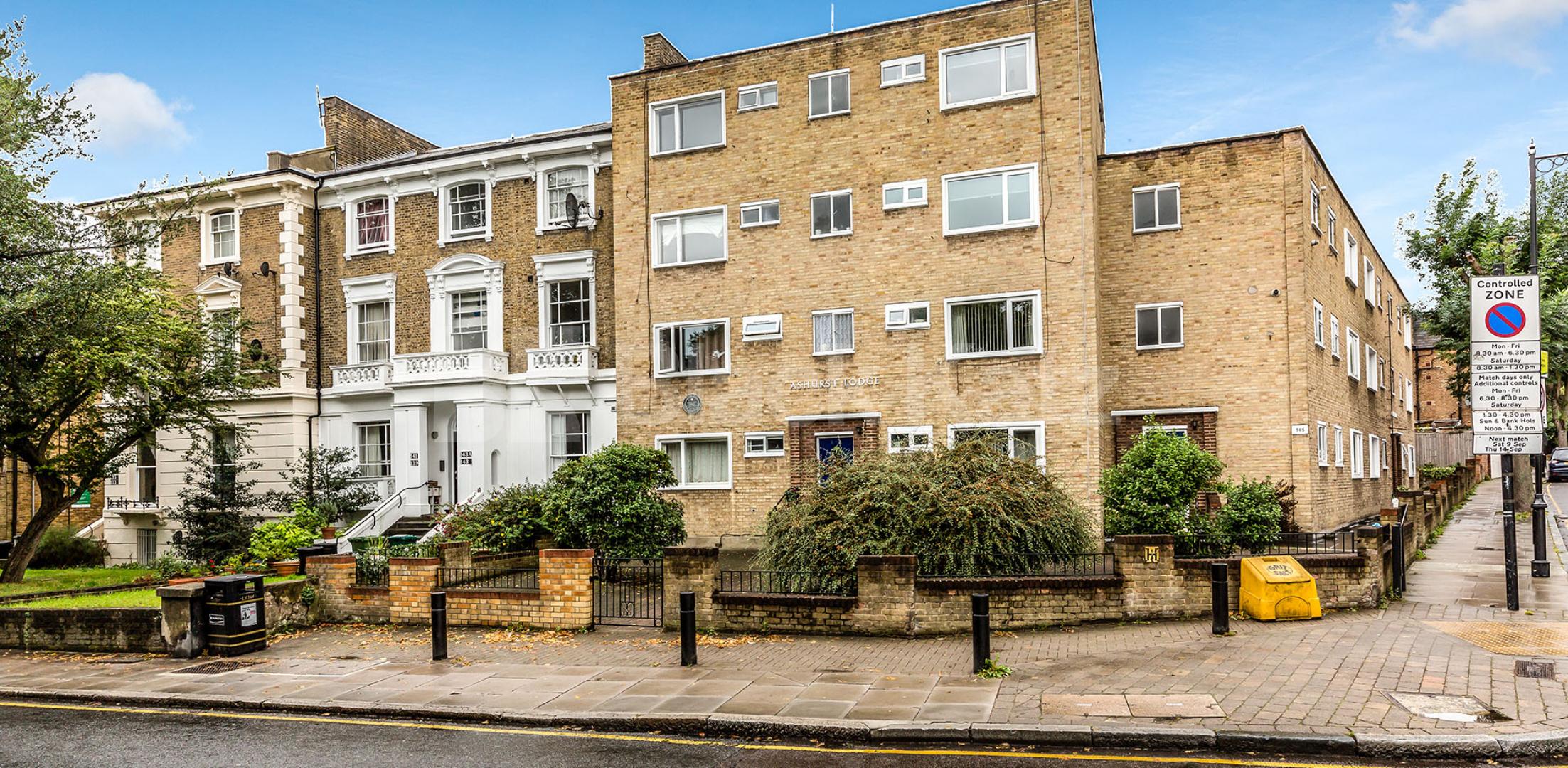 			SPACIOUS ONE BEDROOM FLAT RIGHT BY HIGHBURY FIELDS, 1 Bedroom, 1 bath, 1 reception Flat			 Highbury Grove, HIGHBURY-HIGHBUR FIELDS