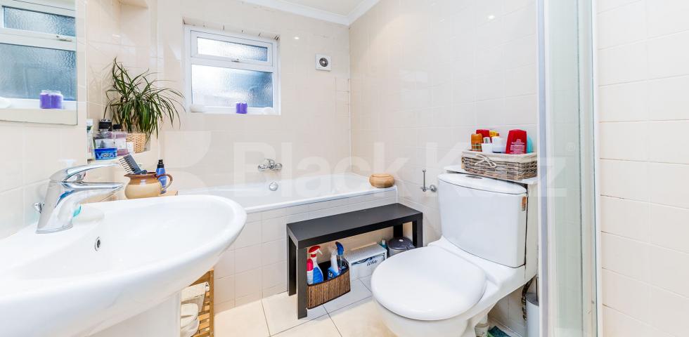 			New Instruction, 2 Bedroom, 1 bath, 1 reception Ground Floor Maisonette			 Elmore Street, ISLINGTON