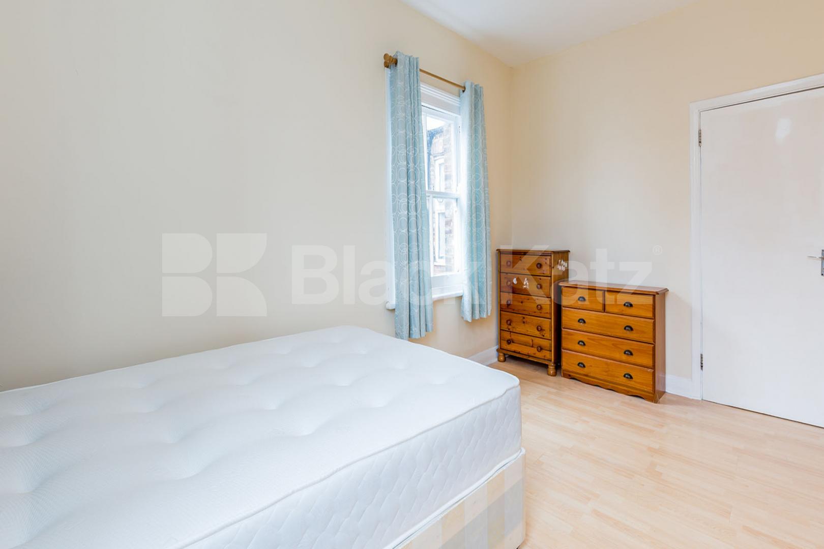 Located only a few minutes walk to Archway Station zone 2 Northern Line Holloway Road, Archway