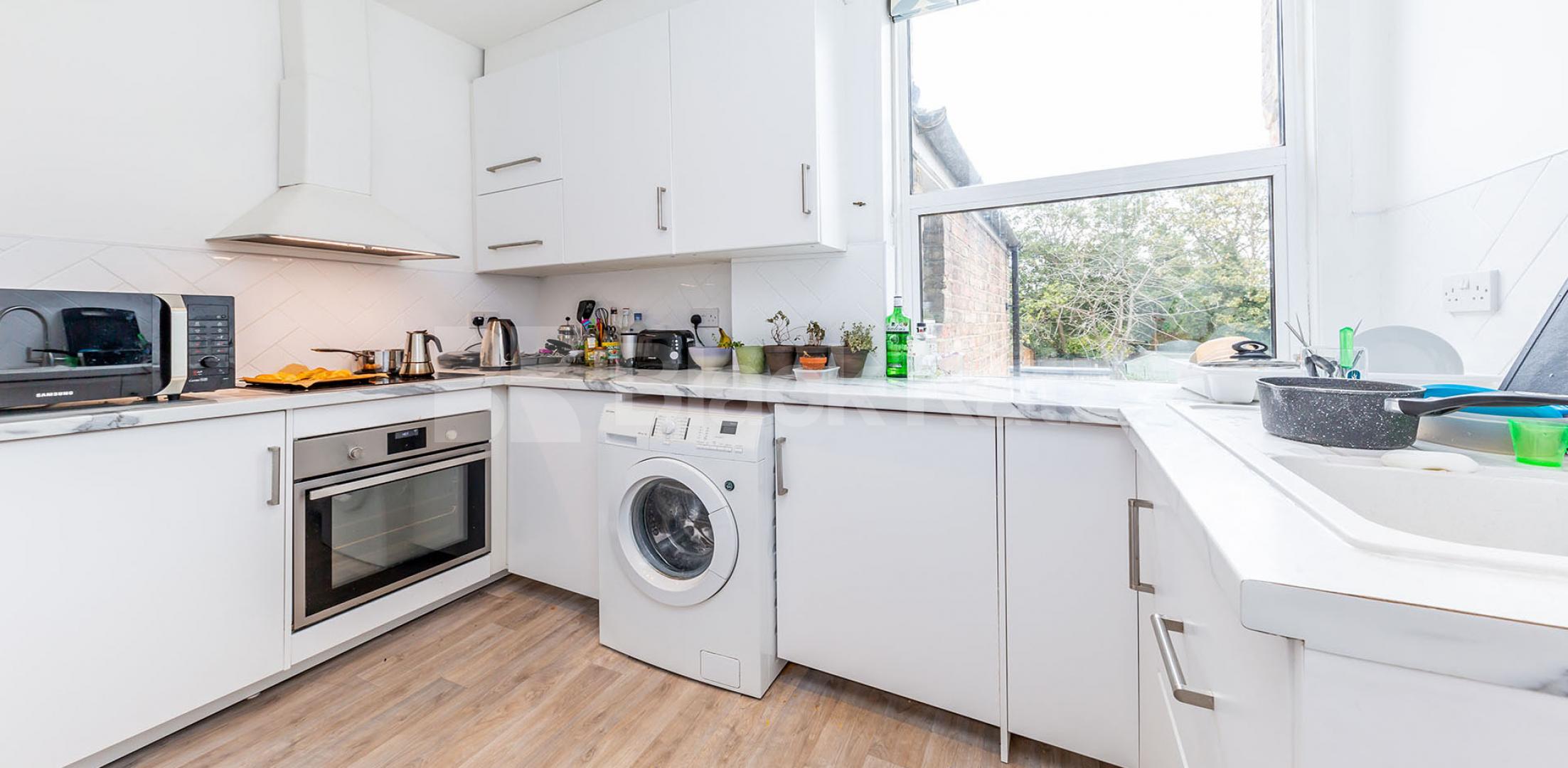 			3 Bedroom, 1 bath, 1 reception Flat			 Whittington Road, Bounds Green