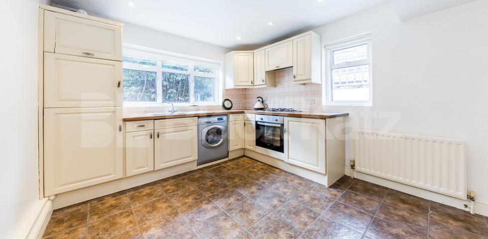 			NEW INSTRUCTION!, 2 Bedroom, 1 bath, 1 reception Apartment			 Horsell Road N5, HOLLOWAY-HIGHBURY ISLINGTON