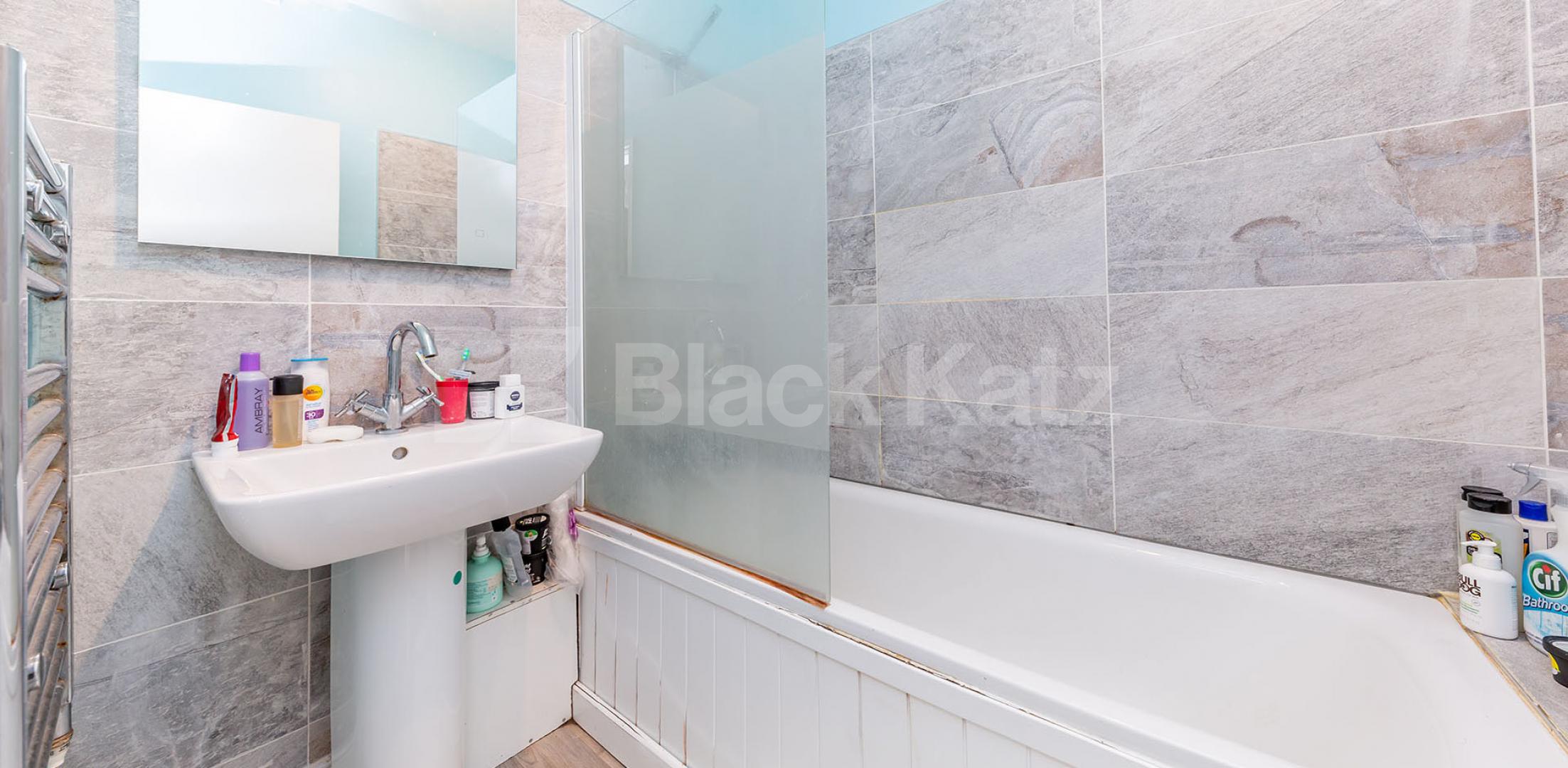 			3 Bedroom, 1 bath, 1 reception Flat			 Whittington Road, Bounds Green