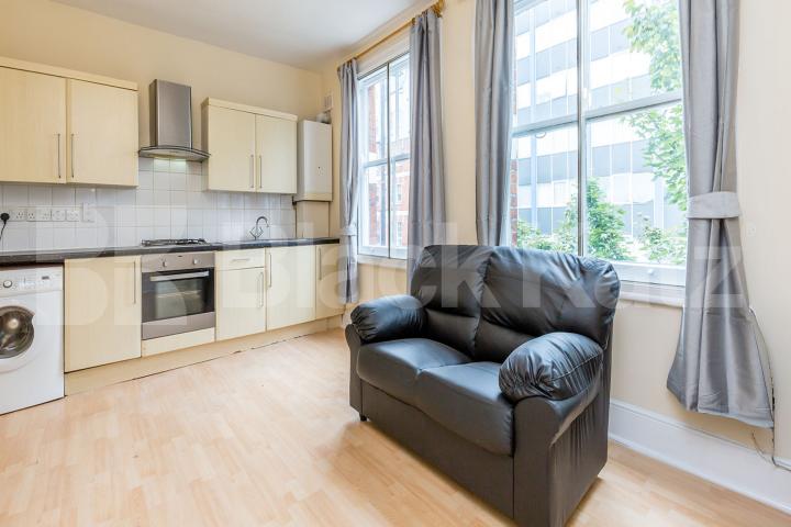 Located only a few minutes walk to Archway Station zone 2 Northern Line Holloway Road, Archway