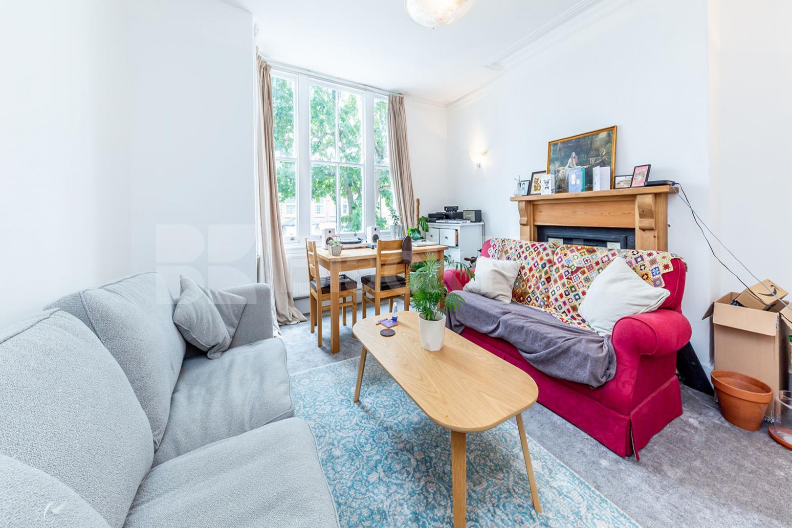 3 be 2 bath property located minutes to Bounds Green Station Whittington Road, Bounds Green