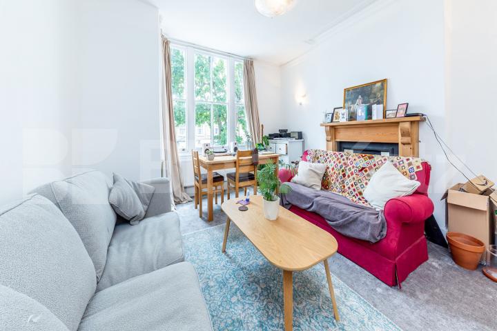 3 be 2 bath property located minutes to Bounds Green Station Whittington Road, Bounds Green