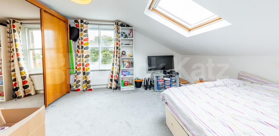 			NEW INSTRUCTION!, 3 Bedroom, 1 bath, 1 reception Flat			 Whittington Road, Bounds Green