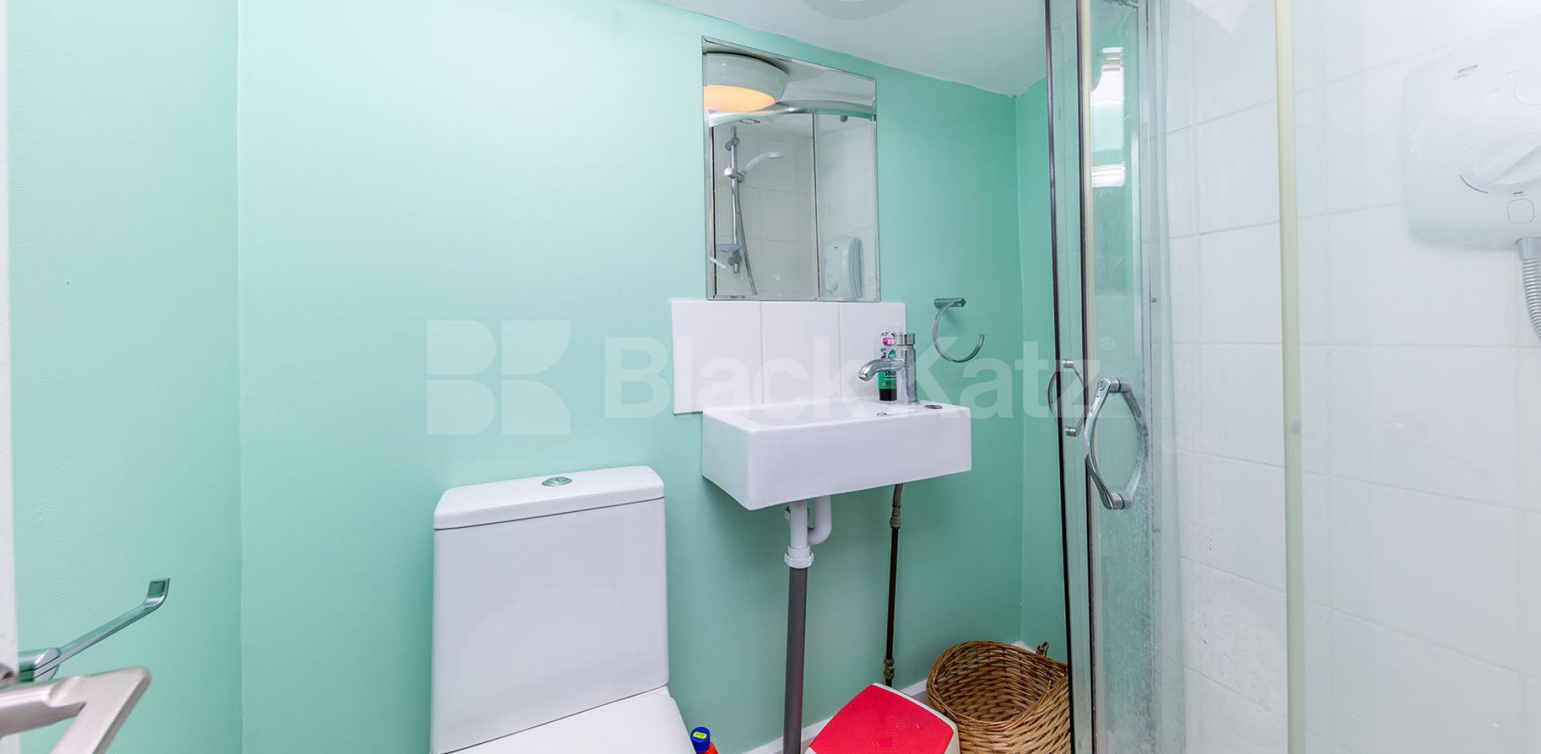 			3 Bedroom, 1 bath, 1 reception Flat			 Whittington Road, Bounds Green