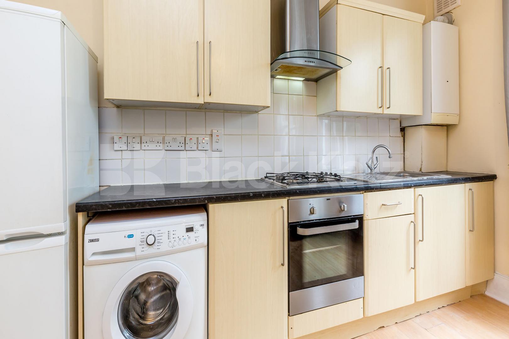 Located only a few minutes walk to Archway Station zone 2 Northern Line Holloway Road, Archway