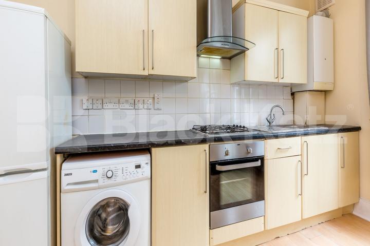 Located only a few minutes walk to Archway Station zone 2 Northern Line Holloway Road, Archway