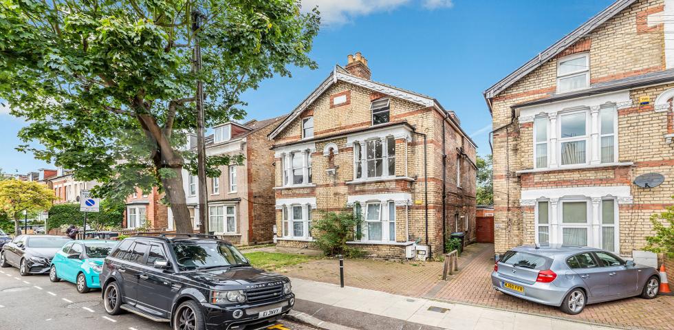 			3 Bedroom, 1 bath, 1 reception Flat			 Whittington Road, Bounds Green