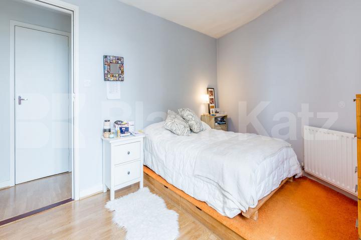 Spacious two bedroom property set on the third floor of a private development Roman Way, Caledonian Road