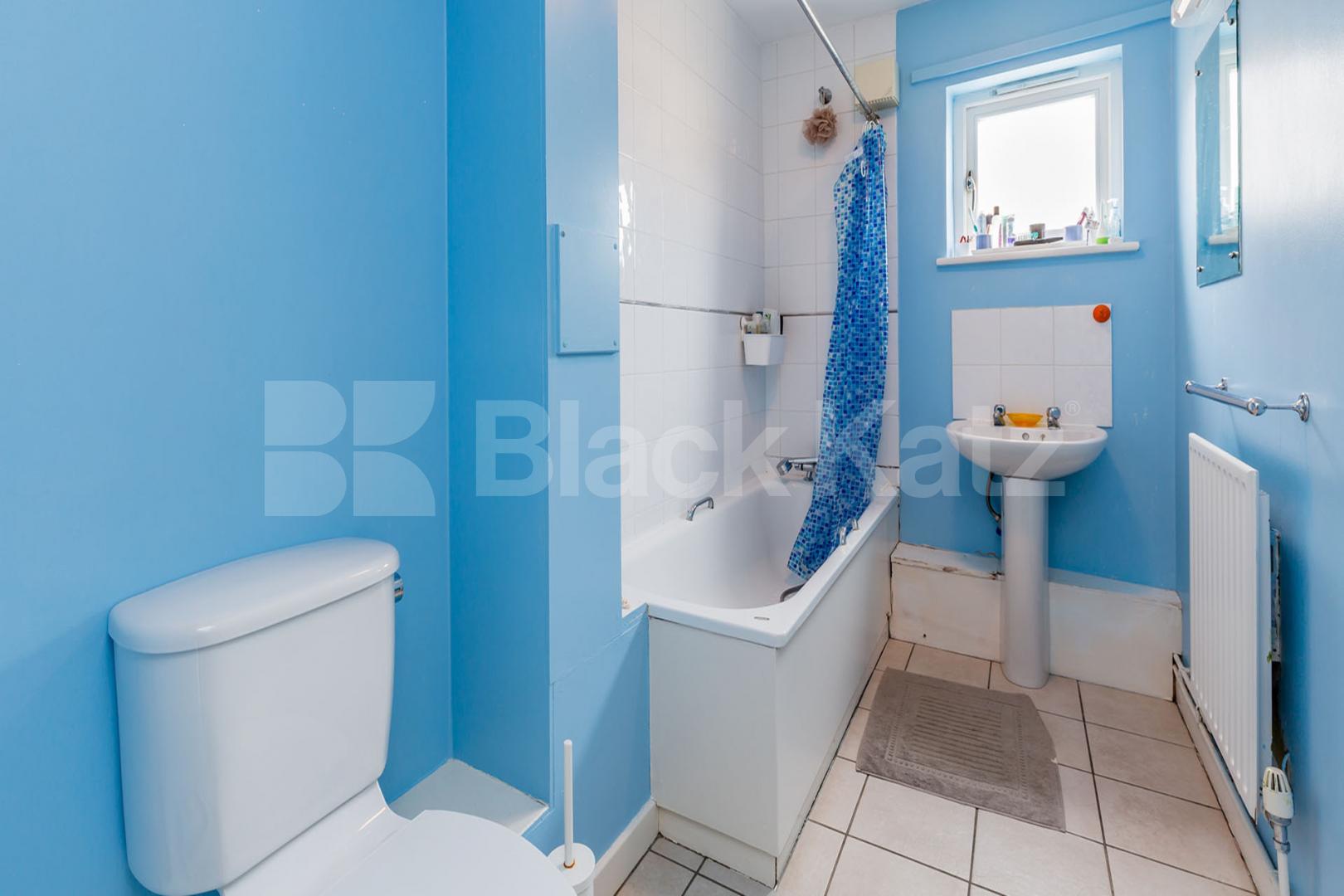 Spacious two bedroom property set on the third floor of a private development Roman Way, Caledonian Road