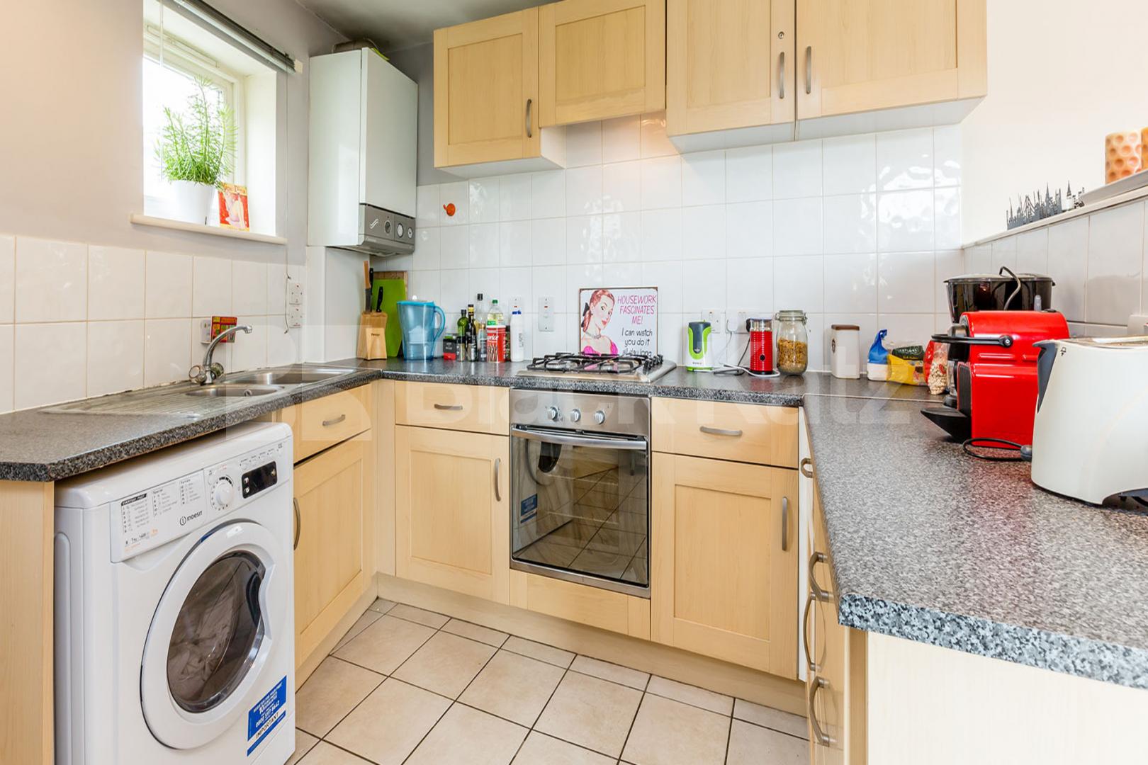 Spacious two bedroom property set on the third floor of a private development Roman Way, Caledonian Road
