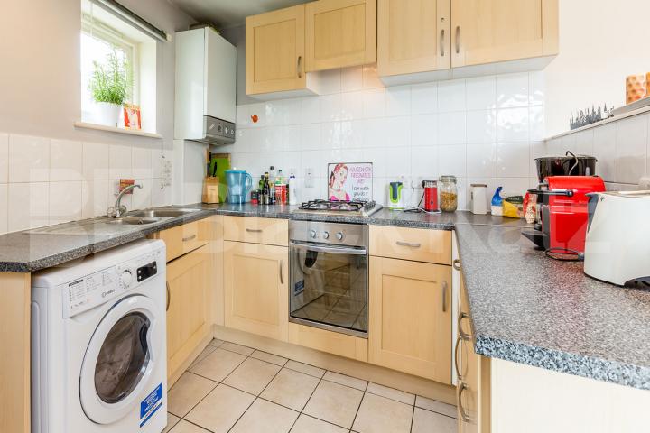 Spacious two bedroom property set on the third floor of a private development Roman Way, Caledonian Road