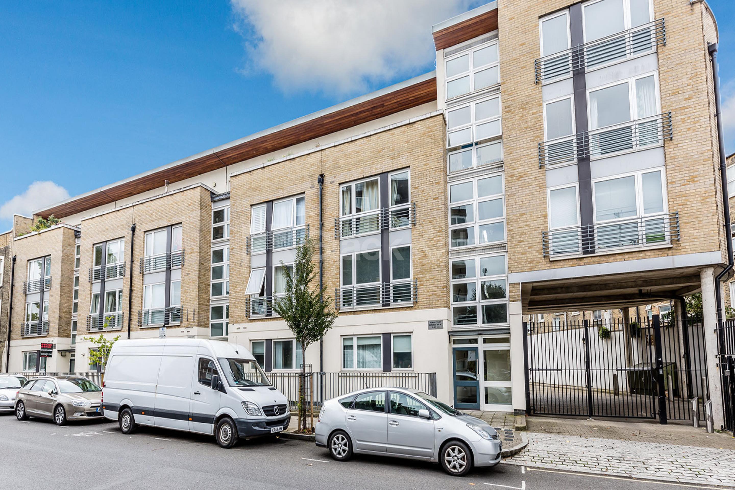 Spacious two bedroom property set on the third floor of a private development Roman Way, Caledonian Road N7