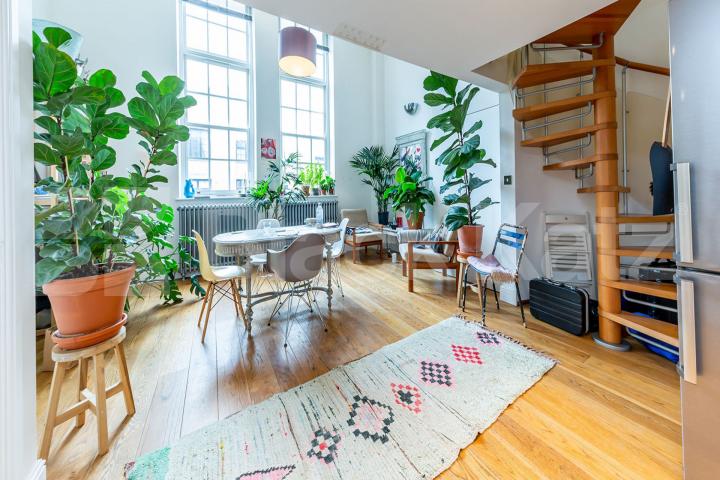 Located within a converted school is this spectacular split level 2 bedroom  Teesdale Close-Minstrel Court, Bethnal Green 