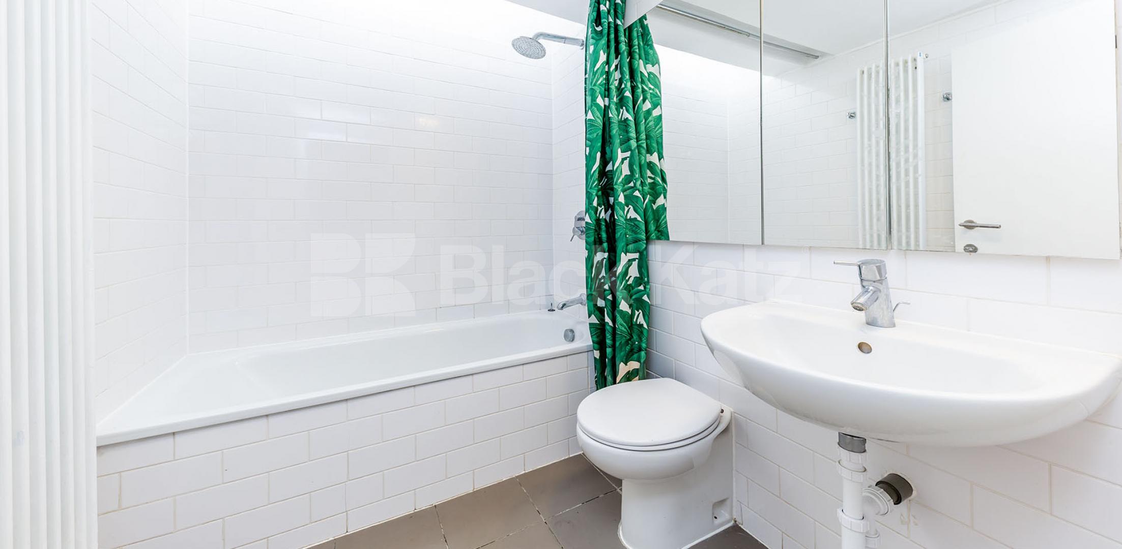 			NEW INSTRUCTION!, 2 Bedroom, 1 bath, 1 reception Flat			 Blackstock Road, HIGHBURY