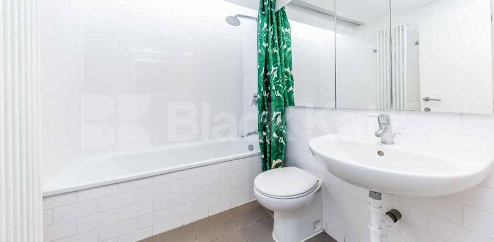 			NEW INSTRUCTION!, 2 Bedroom, 1 bath, 1 reception Flat			 Blackstock Road, HIGHBURY