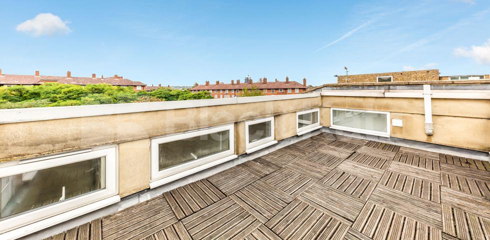 			NEW INSTRUCTION!, 2 Bedroom, 1 bath, 1 reception Flat			 Blackstock Road, HIGHBURY