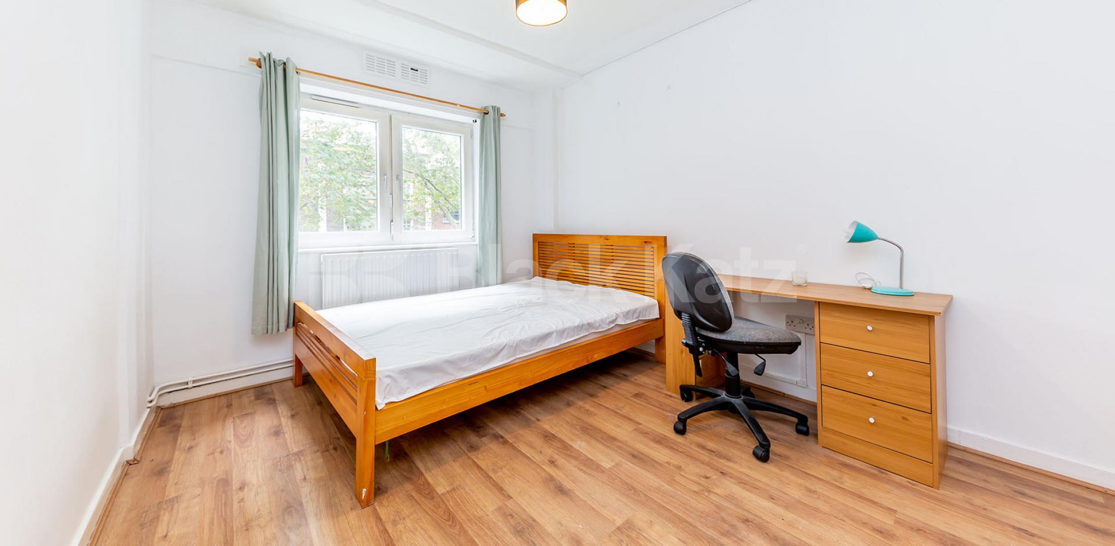 			STUDENT FRIENDLY!, 5 Bedroom, 1 bath, 1 reception Flat			 Agdon Street, CLERKENWELL-ANGEL-FARRINGDON-BARBICAN