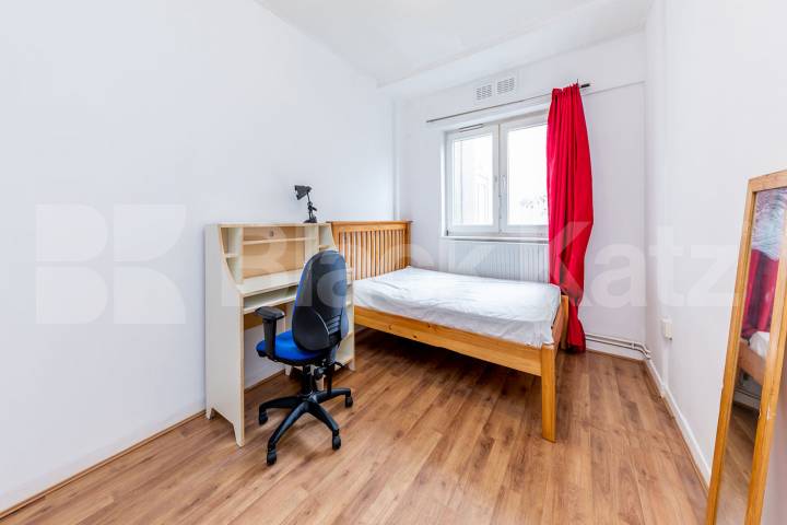 			4 Bedroom, 1 bath, 1 reception Flat			 Agdon Street, Clerkenwell