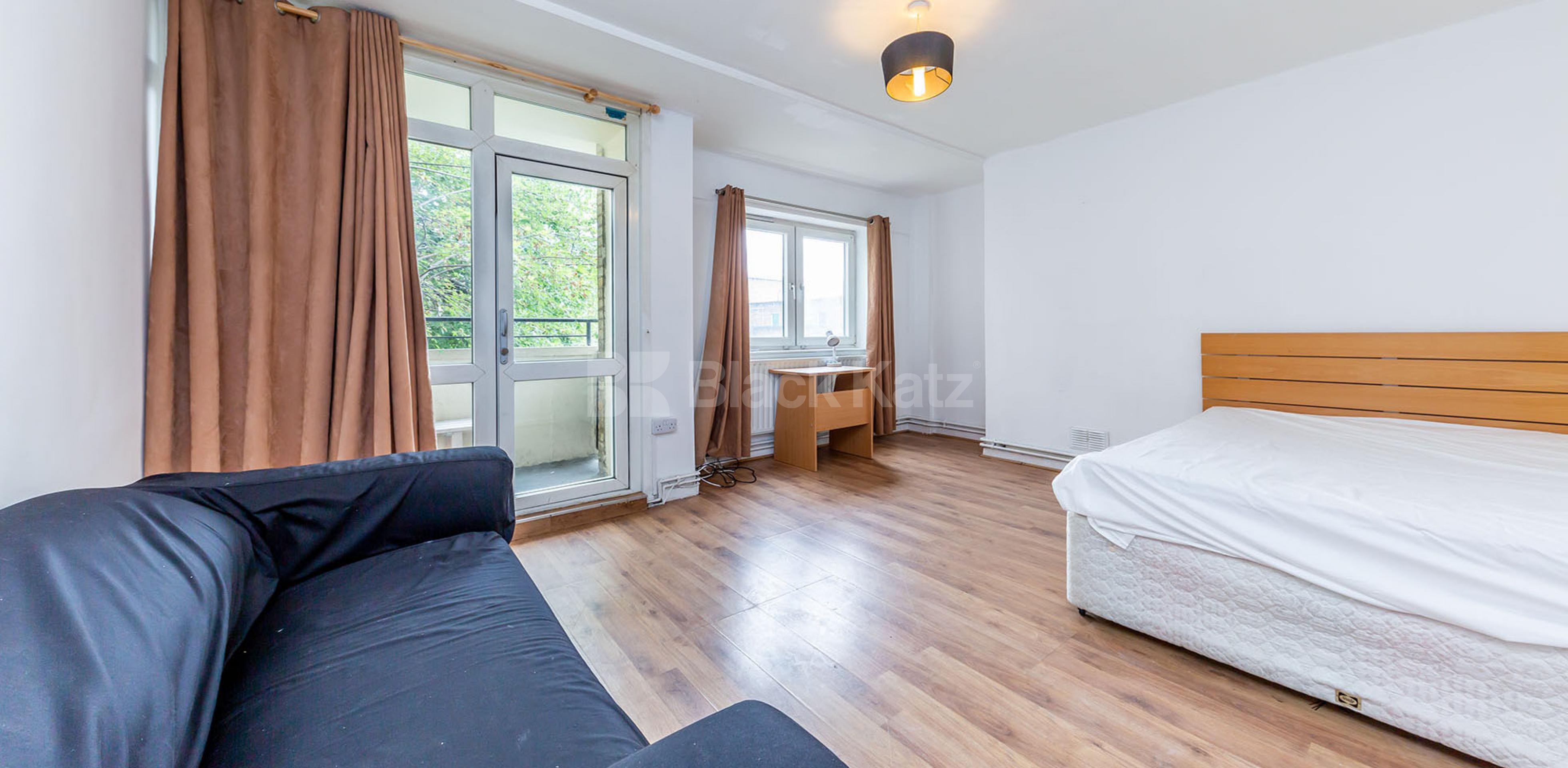			STUDENT FRIENDLY!, 5 Bedroom, 1 bath, 1 reception Flat			 Agdon Street, CLERKENWELL-ANGEL-FARRINGDON-BARBICAN EC1V
