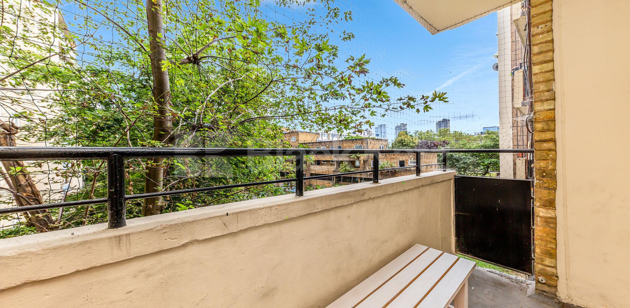 			STUDENT FRIENDLY!, 5 Bedroom, 1 bath, 1 reception Flat			 Agdon Street, CLERKENWELL-ANGEL-FARRINGDON-BARBICAN