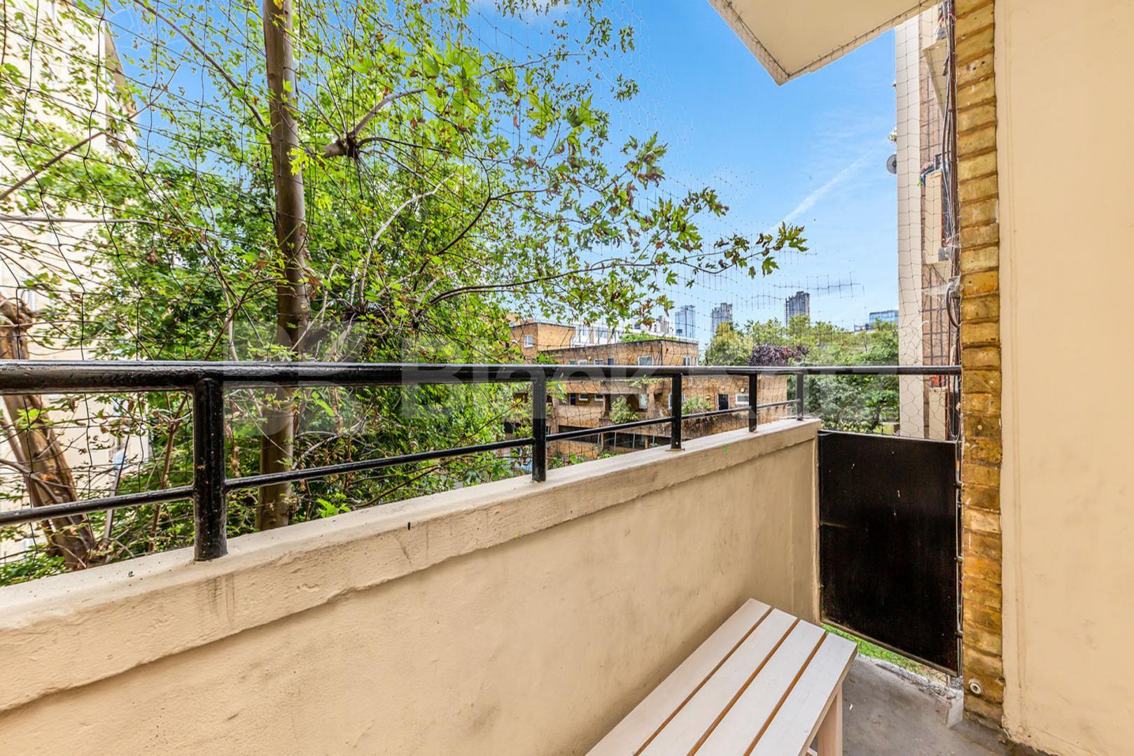 Located in Clerkenwell in zone 1 located minutes to Barbican and Faringdon  Agdon Street, Clerkenwell