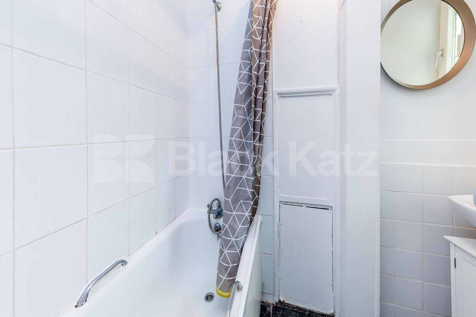			4 Bedroom, 1 bath, 1 reception Flat			 Agdon Street, Clerkenwell