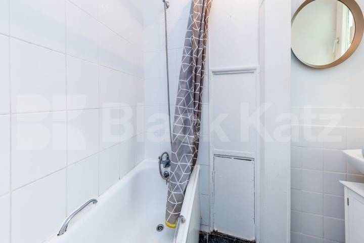			4 Bedroom, 1 bath, 1 reception Flat			 Agdon Street, Clerkenwell