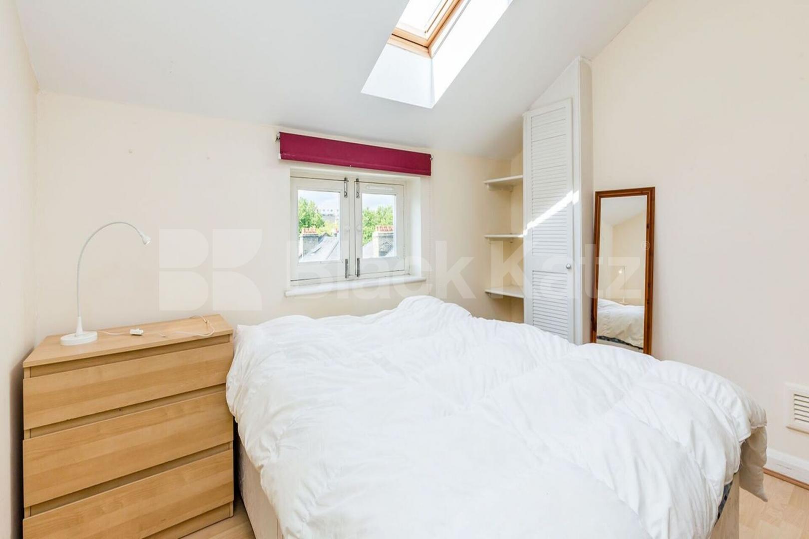 Located in Central Hackney a top floor 2 bedroom close to amenities Mare Street , Hackney