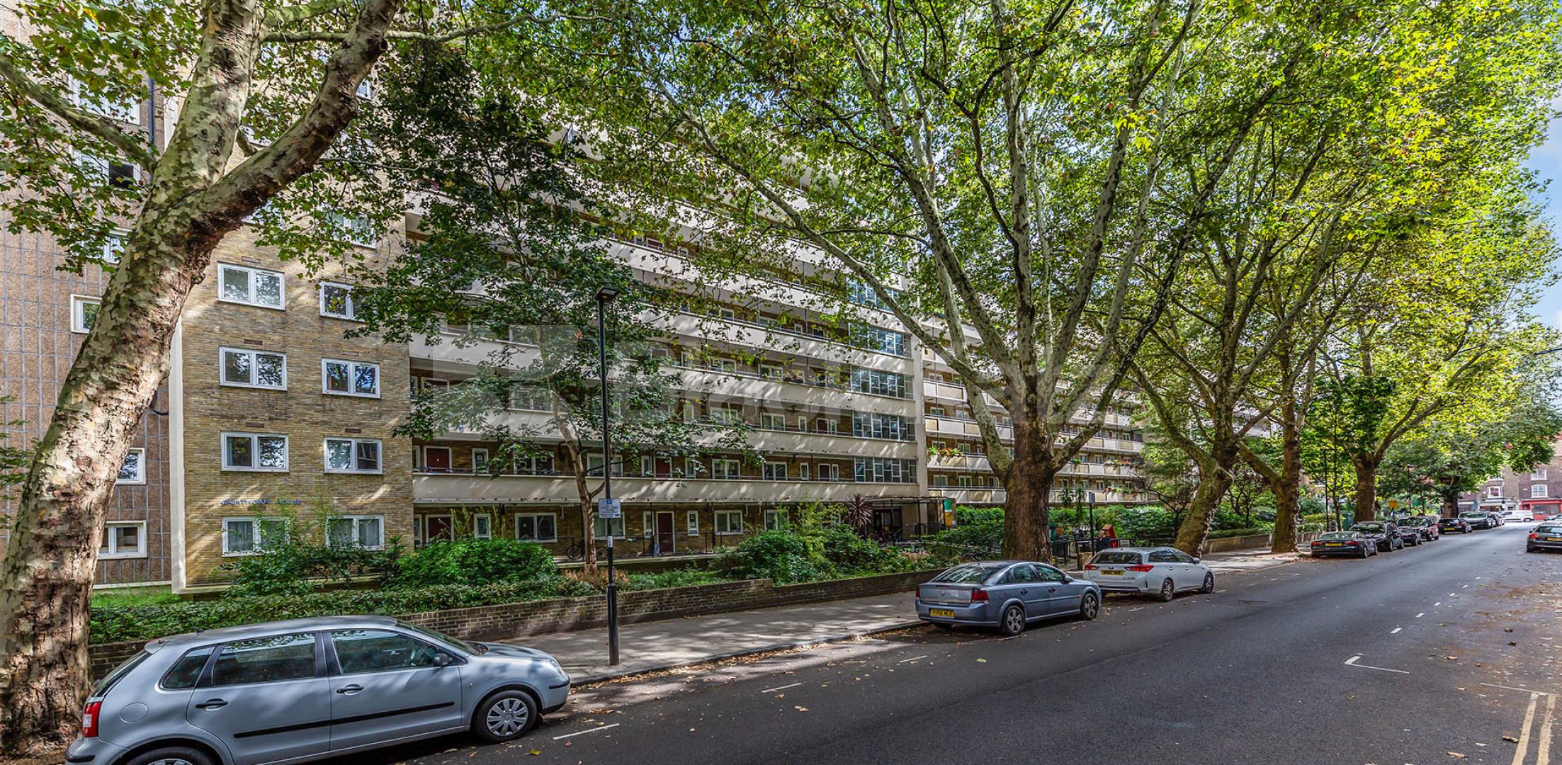 			STUDENT FRIENDLY!, 5 Bedroom, 1 bath, 1 reception Flat			 Agdon Street, CLERKENWELL-ANGEL-FARRINGDON-BARBICAN