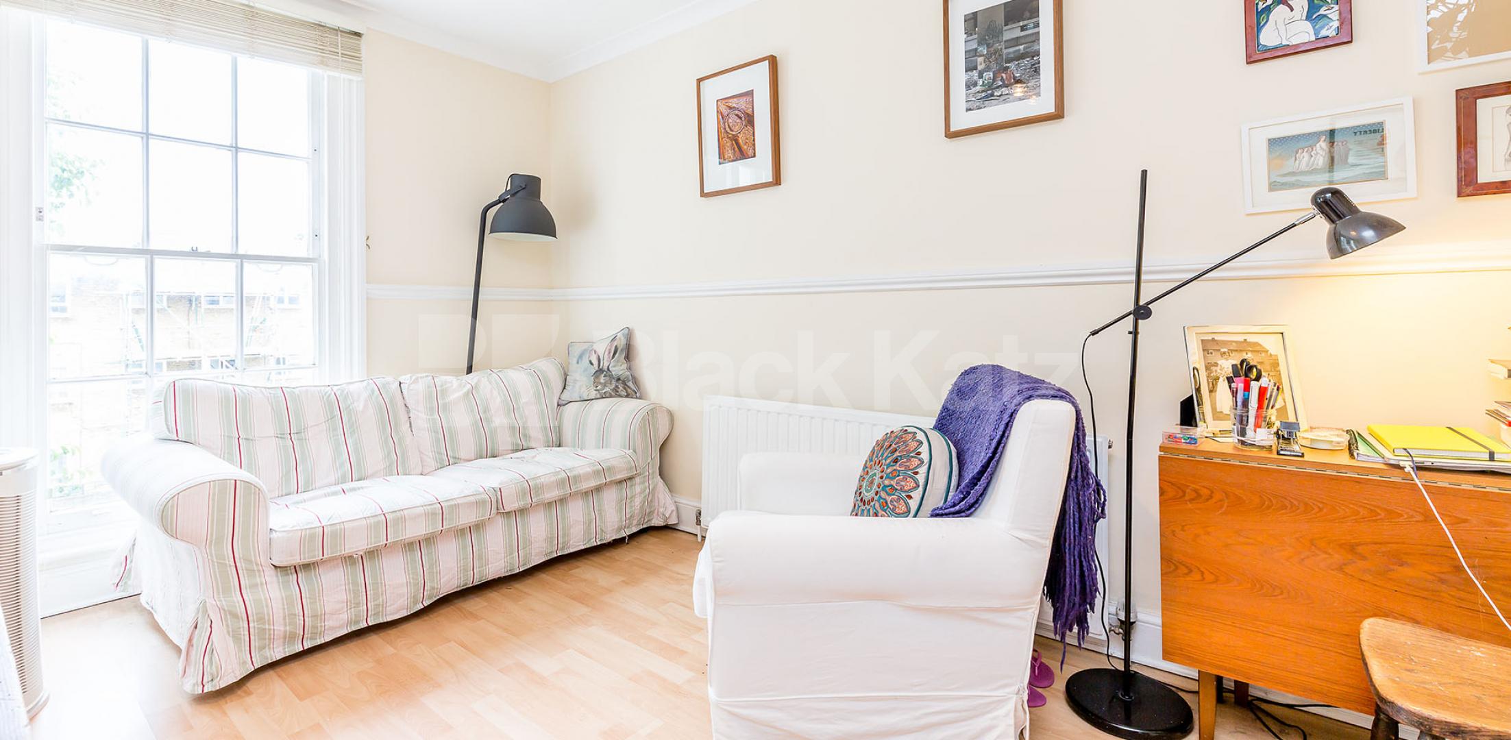 Located in a beautiful period building a bright and cosy 1 bedroom property Rotherfield Street, De Beauvoir
