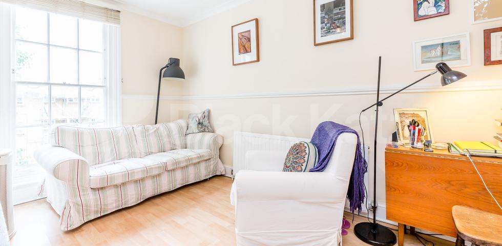 Located in a beautiful period building a bright and cosy 1 bedroom property Rotherfield Street, De Beauvoir