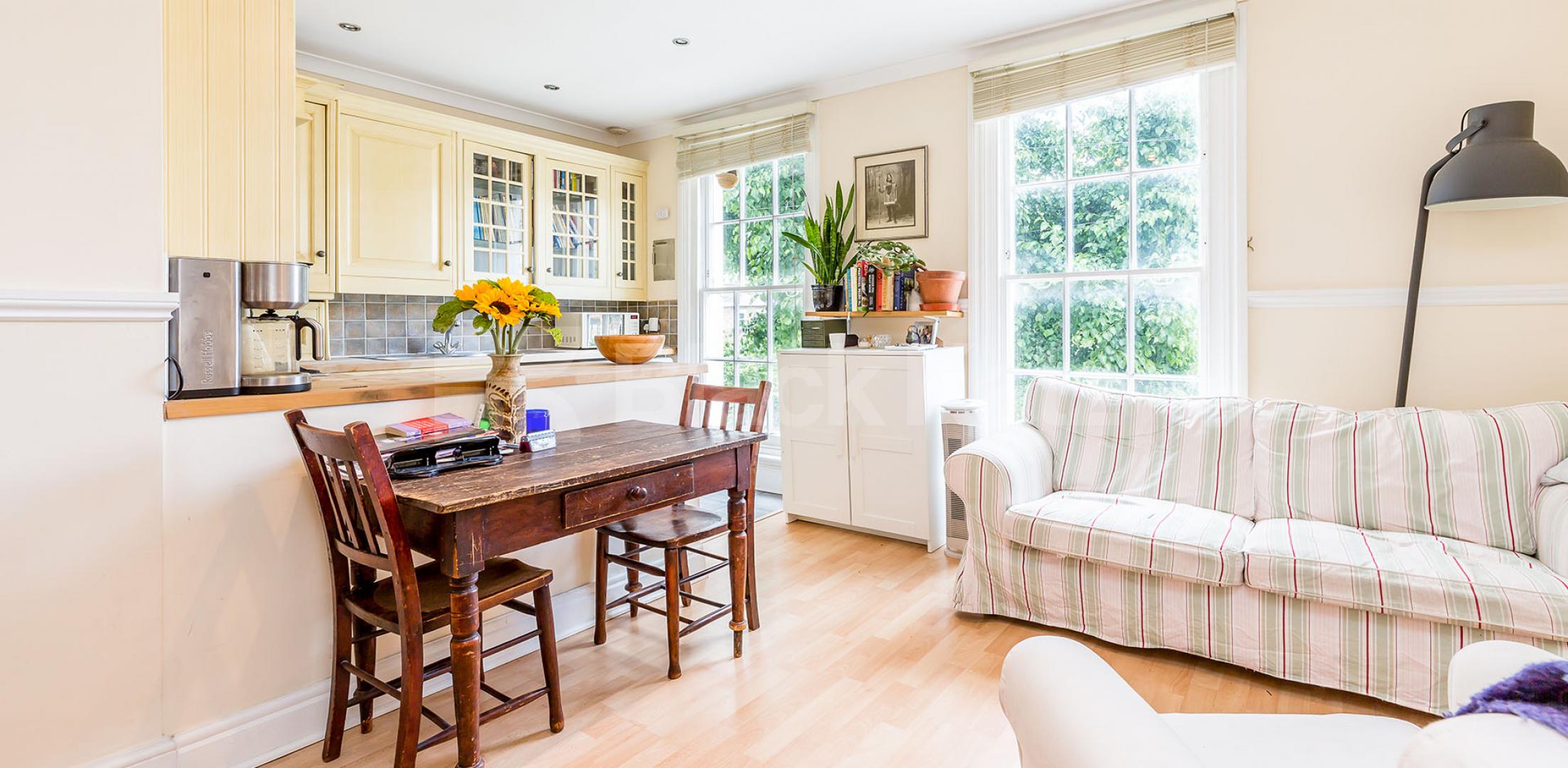 Located in a beautiful period building a bright and cosy 1 bedroom property Rotherfield Street, De Beauvoir