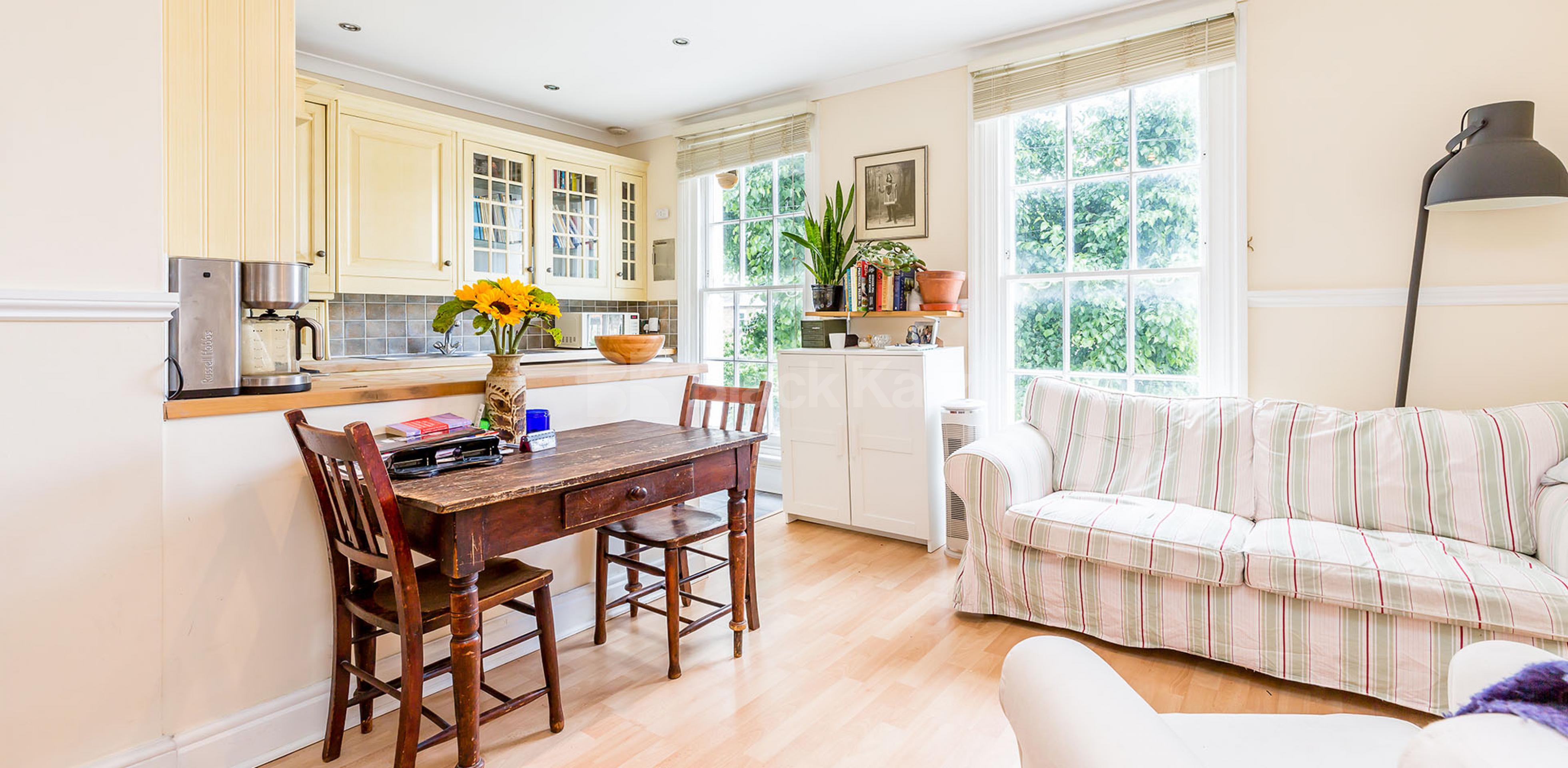 Located in a beautiful period building a bright and cosy 1 bedroom property Rotherfield Street, De Beauvoir N1