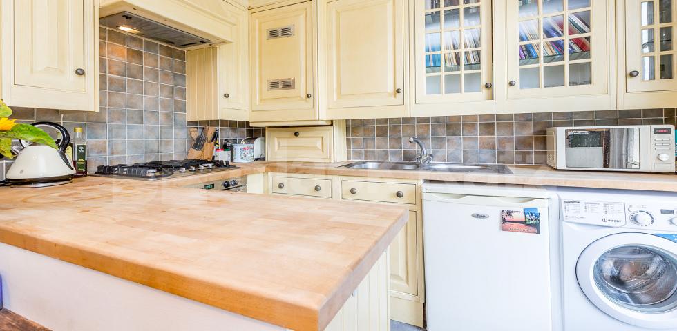 Located in a beautiful period building a bright and cosy 1 bedroom property Rotherfield Street, De Beauvoir